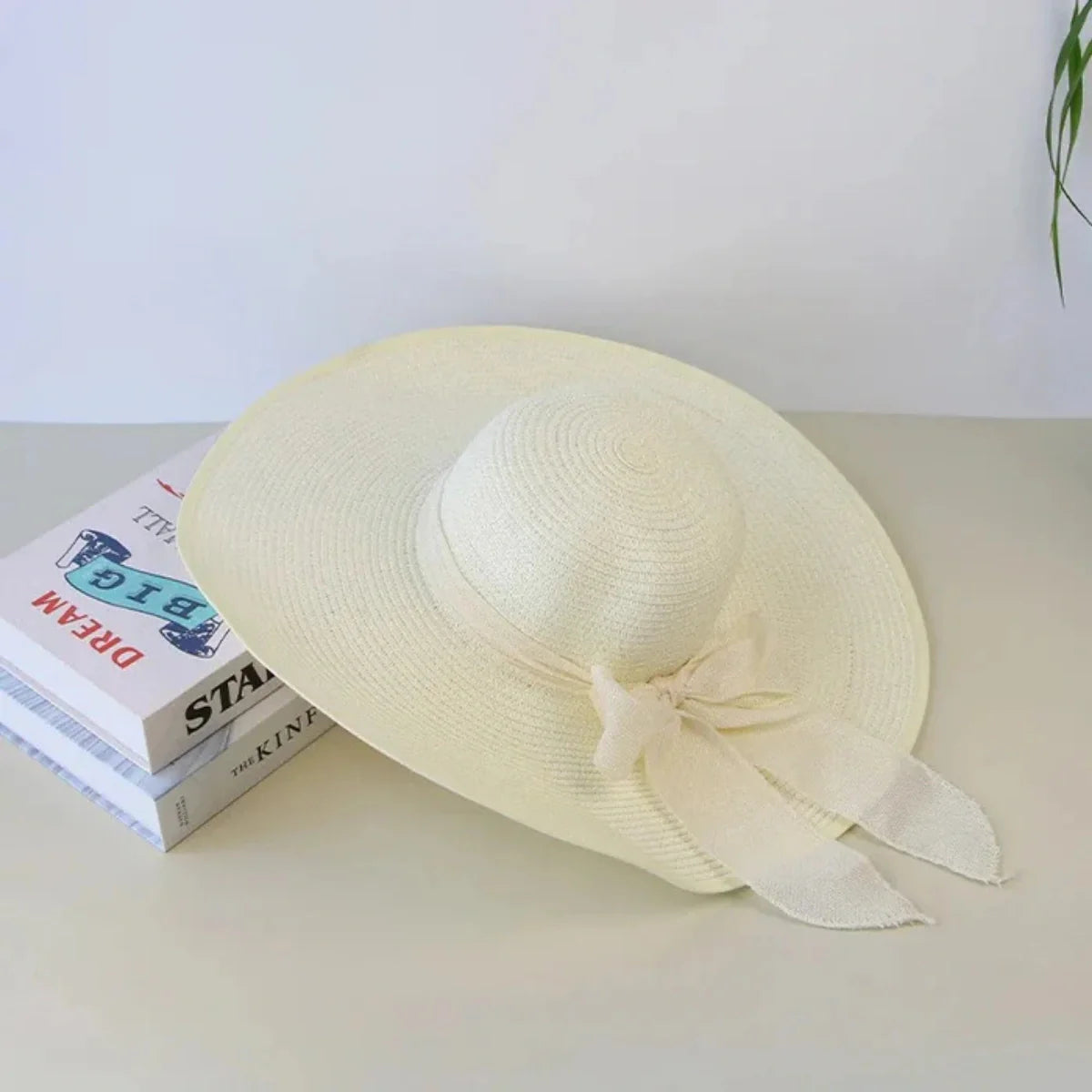 Jurerê Hat – Elegant Beach Style with a Wide Brim and Bow Detail