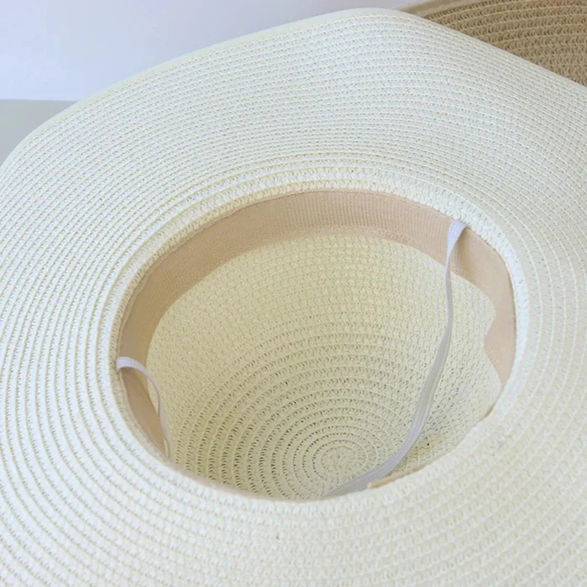 Jurerê Hat – Elegant Beach Style with a Wide Brim and Bow Detail